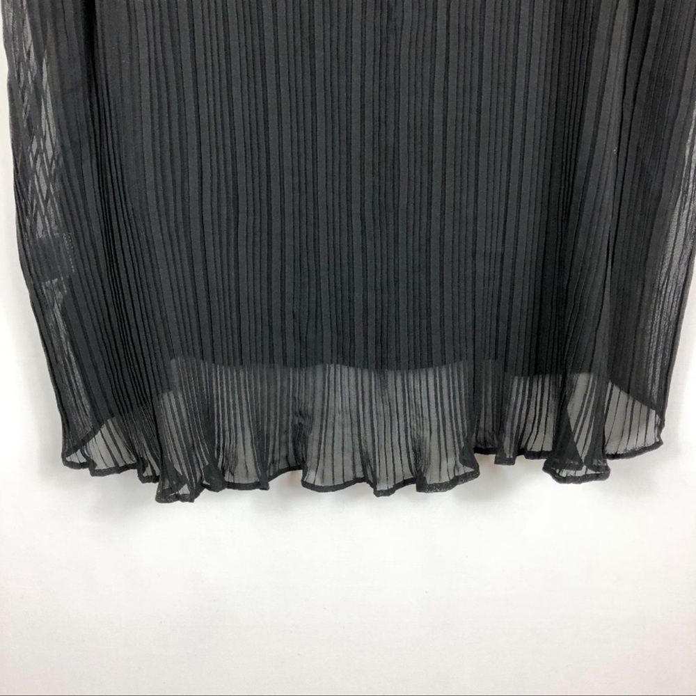 Madison Short Sleeve Accordion Pleated Back Top Black Size Medium - Picture 3 of 6